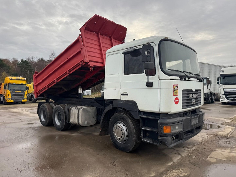 MAN 33.414 (BIG AXLE / STEEL SUSPENSION / 6 CYLINDER / MANUAL GEARBOX) - Tipper: picture 3 MAN 33.414 (BIG AXLE / STEEL SUSPENSION / 6 CYLINDER / MANUAL GEARBOX) - Tipper: picture 3