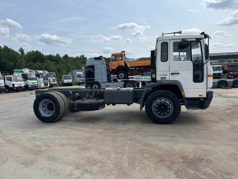 Volvo FL 6 - 220 (FULL STEEL SUSPENSION / MANUAL GEARBOX / PERFECT) - Cab chassis truck: picture 4 Volvo FL 6 - 220 (FULL STEEL SUSPENSION / MANUAL GEARBOX / PERFECT) - Cab chassis truck: picture 4