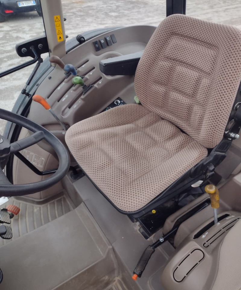 JOHN DEERE 5090 G - Farm tractor: picture 5 JOHN DEERE 5090 G - Farm tractor: picture 5