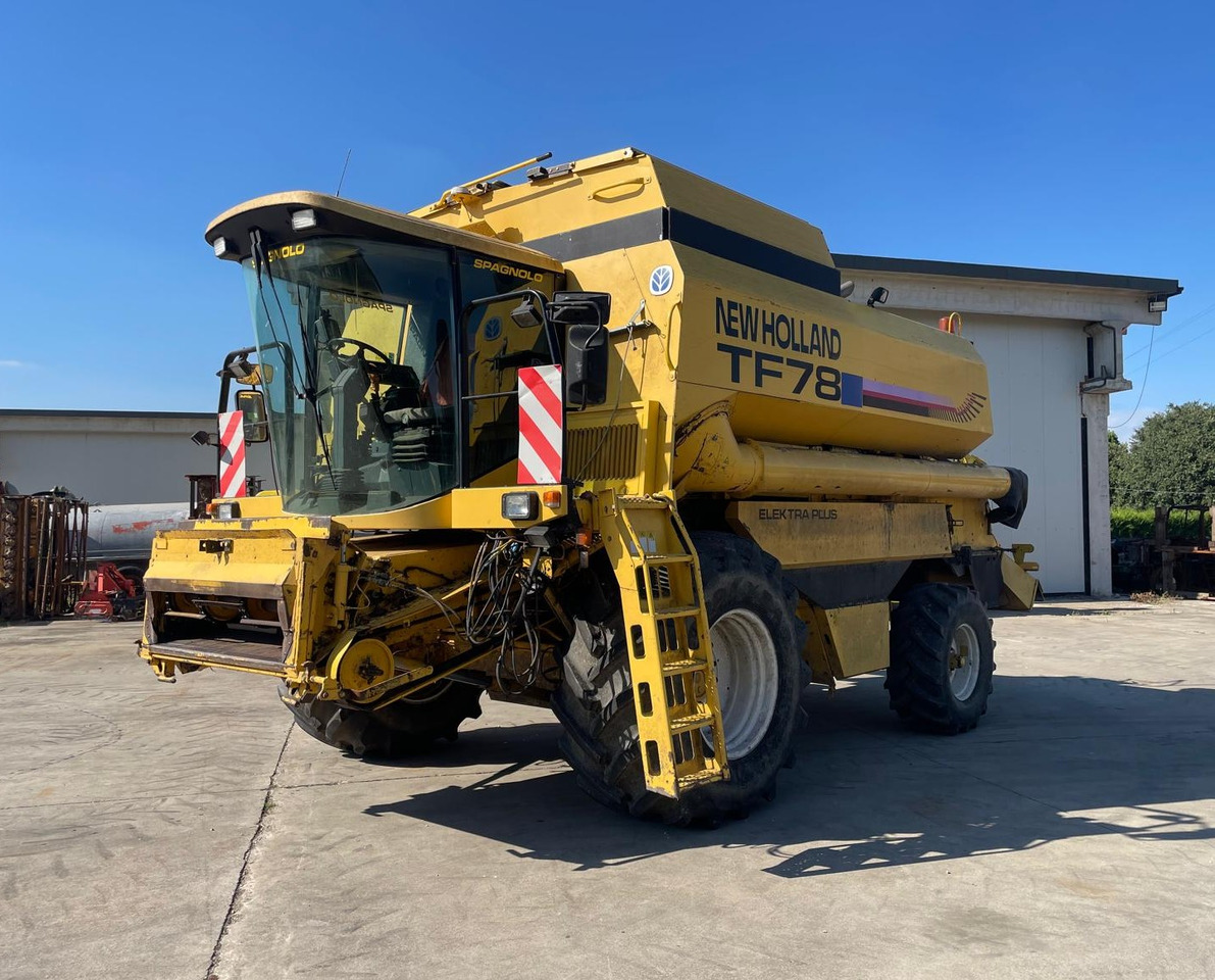 NEW HOLLAND MIETITREBBIA TF 78 - Combine harvester: picture 1 NEW HOLLAND MIETITREBBIA TF 78 - Combine harvester: picture 1