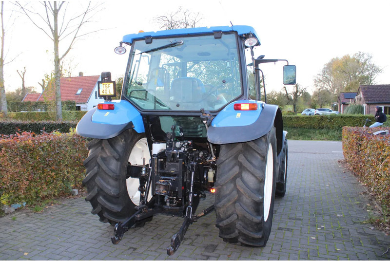 New Holland T5050 - Farm tractor: picture 5 New Holland T5050 - Farm tractor: picture 5