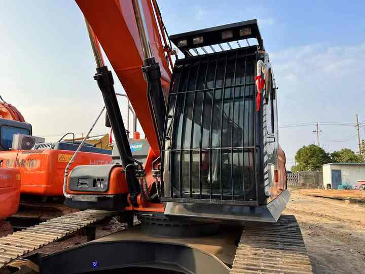 Doosan Construction Equipment Dx300 , Used Earth-moving Machine Doosan Excavator , Doosan Heavy Machines for Sale - Excavator: picture 4 Doosan Construction Equipment Dx300 , Used Earth-moving Machine Doosan Excavator , Doosan Heavy Machines for Sale - Excavator: picture 4