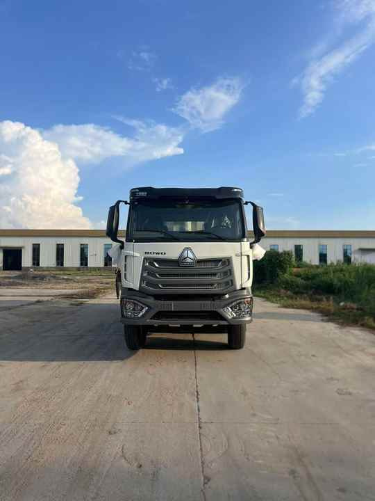 Good Performance Howo Brand 8*4 Dump Truck Used Howo 371 375 400 Horsepower 6*4 8*4 Wheels on Sale - Tipper: picture 4 Good Performance Howo Brand 8*4 Dump Truck Used Howo 371 375 400 Horsepower 6*4 8*4 Wheels on Sale - Tipper: picture 4