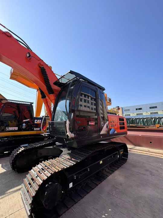 Second Hand Japan Brand Hitachi Zx200 Excavator for Sale Original Hitachi 20tons Medium Excavator in Stock - Excavator: picture 4 Second Hand Japan Brand Hitachi Zx200 Excavator for Sale Original Hitachi 20tons Medium Excavator in Stock - Excavator: picture 4