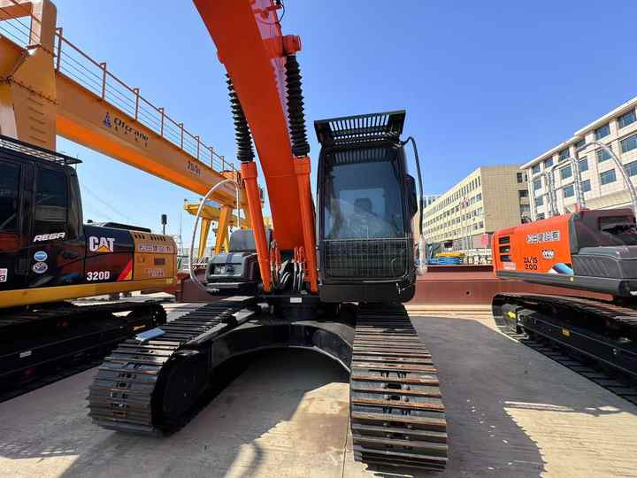 Second Hand Japan Brand Hitachi Zx200 Excavator for Sale Original Hitachi 20tons Medium Excavator in Stock - Excavator: picture 3 Second Hand Japan Brand Hitachi Zx200 Excavator for Sale Original Hitachi 20tons Medium Excavator in Stock - Excavator: picture 3
