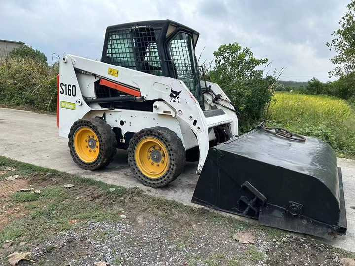 USED BOBCAT S160 Skid-steer Loader with Very Good Performance Is for Sale at a Low Price. - Skid steer loader: picture 2 USED BOBCAT S160 Skid-steer Loader with Very Good Performance Is for Sale at a Low Price. - Skid steer loader: picture 2
