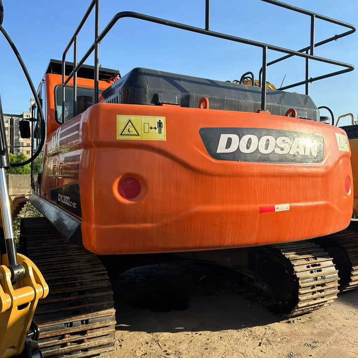 Crawler excavator Used Digger DOOSAN DX300 Construction Machinery Construction Digger Used DOOSAN DX300 Cheap Excavator: picture 1