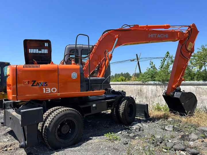 Used Wheel Excavator Hitachi ZX 130W Made in Japan 13ton Hitachi Zx130w Wheel Excavator Price Used Hitachi Zx130 Excavator SALE - Excavator: picture 4 Used Wheel Excavator Hitachi ZX 130W Made in Japan 13ton Hitachi Zx130w Wheel Excavator Price Used Hitachi Zx130 Excavator SALE - Excavator: picture 4