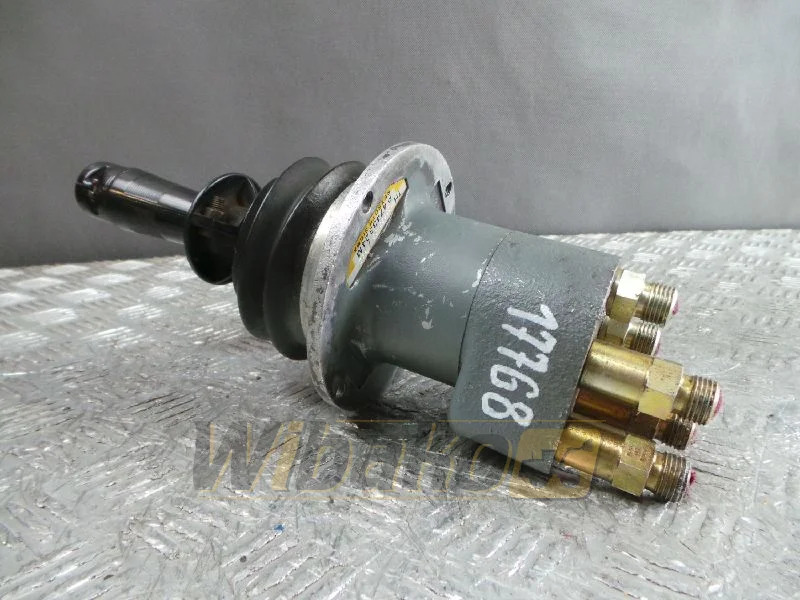 Case 1088 P4743324M - Hydraulic valve for Construction machinery: picture 1 Case 1088 P4743324M - Hydraulic valve for Construction machinery: picture 1