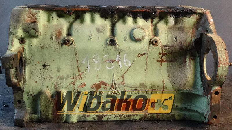 Crankcase Deutz 2236211R - Crankcase for Construction machinery: picture 1 Crankcase Deutz 2236211R - Crankcase for Construction machinery: picture 1