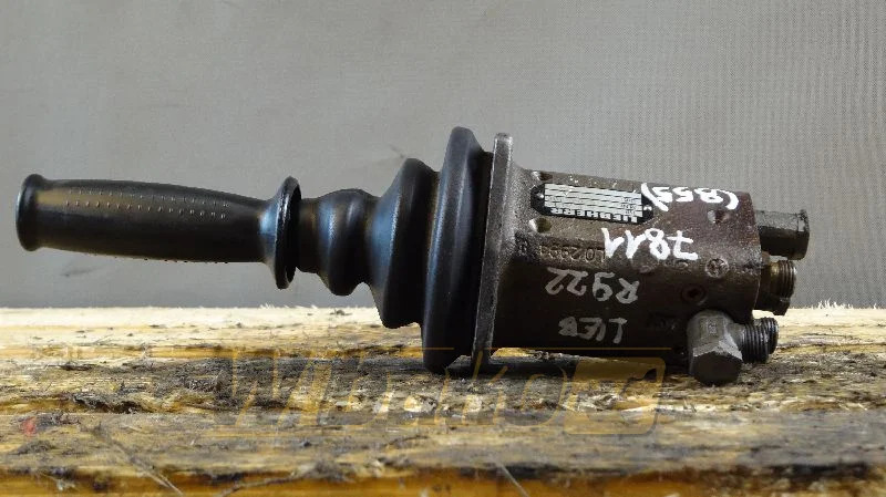 Liebherr VG7 4/5 W01 9266209 001 - Hydraulic valve for Construction machinery: picture 2 Liebherr VG7 4/5 W01 9266209 001 - Hydraulic valve for Construction machinery: picture 2