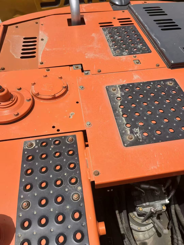 HITACHI ZX130 - Crawler excavator: picture 4 HITACHI ZX130 - Crawler excavator: picture 4