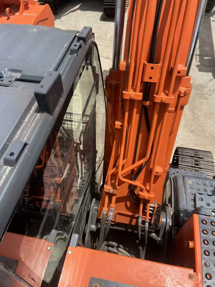 HITACHI ZX130 - Crawler excavator: picture 5 HITACHI ZX130 - Crawler excavator: picture 5