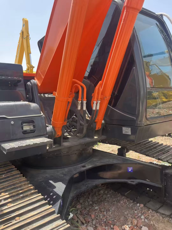 Crawler excavator HITACHI ZX200: picture 12