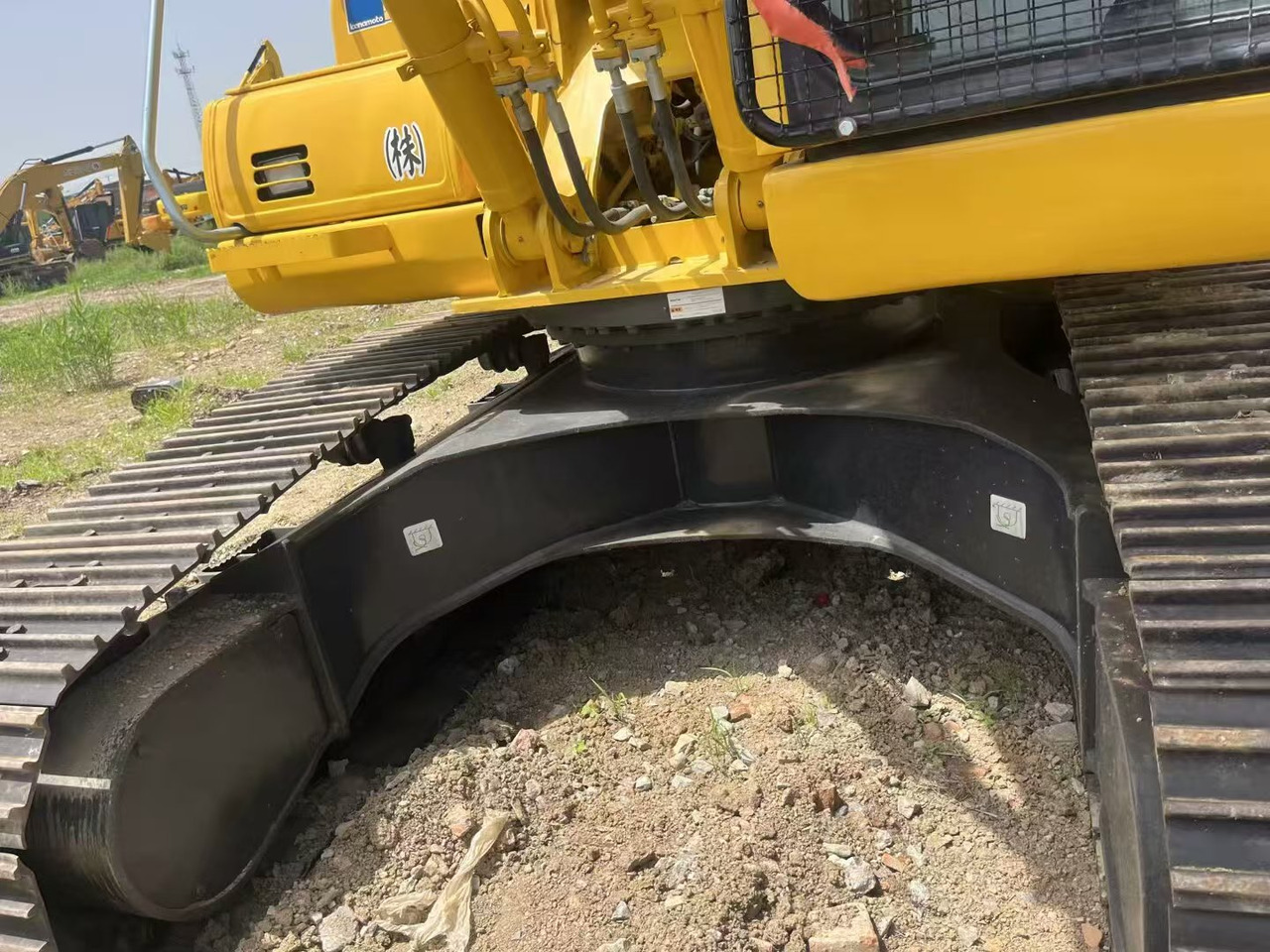 KOMATSU pc200 on lease KOMATSU pc200: picture 6