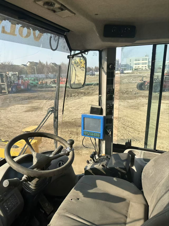 Wheel loader VOLVO 105L: picture 9