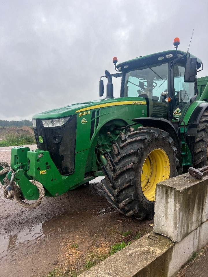 John Deere 8320R - Farm tractor: picture 1 John Deere 8320R - Farm tractor: picture 1