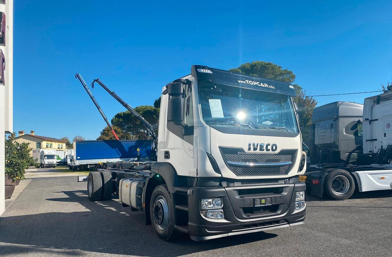 IVECO AD190S36 MOTRICE 2 ASSI TELAIO 2017 - Cab chassis truck: picture 4 IVECO AD190S36 MOTRICE 2 ASSI TELAIO 2017 - Cab chassis truck: picture 4