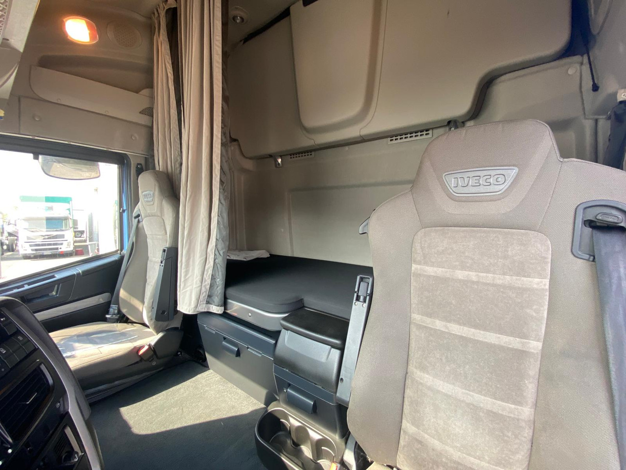 IVECO AS440T/P - Tractor unit: picture 5 IVECO AS440T/P - Tractor unit: picture 5