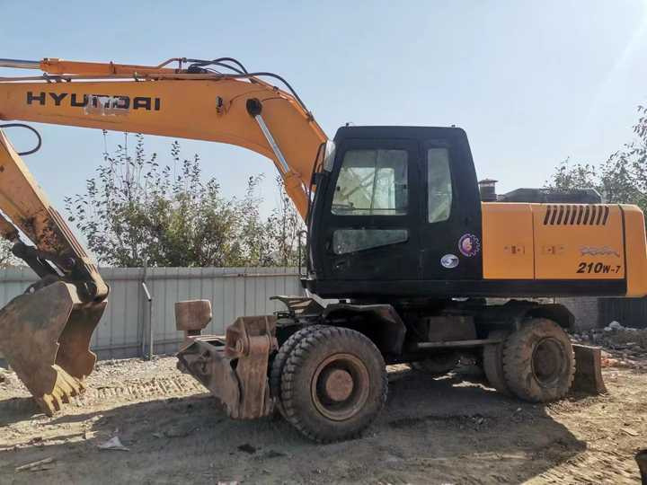 Yellow Color Hyundai210w-7 Used Wheel Excavator Used Hyundai210-7 on Sale with Cheap Price - Wheel excavator: picture 4 Yellow Color Hyundai210w-7 Used Wheel Excavator Used Hyundai210-7 on Sale with Cheap Price - Wheel excavator: picture 4