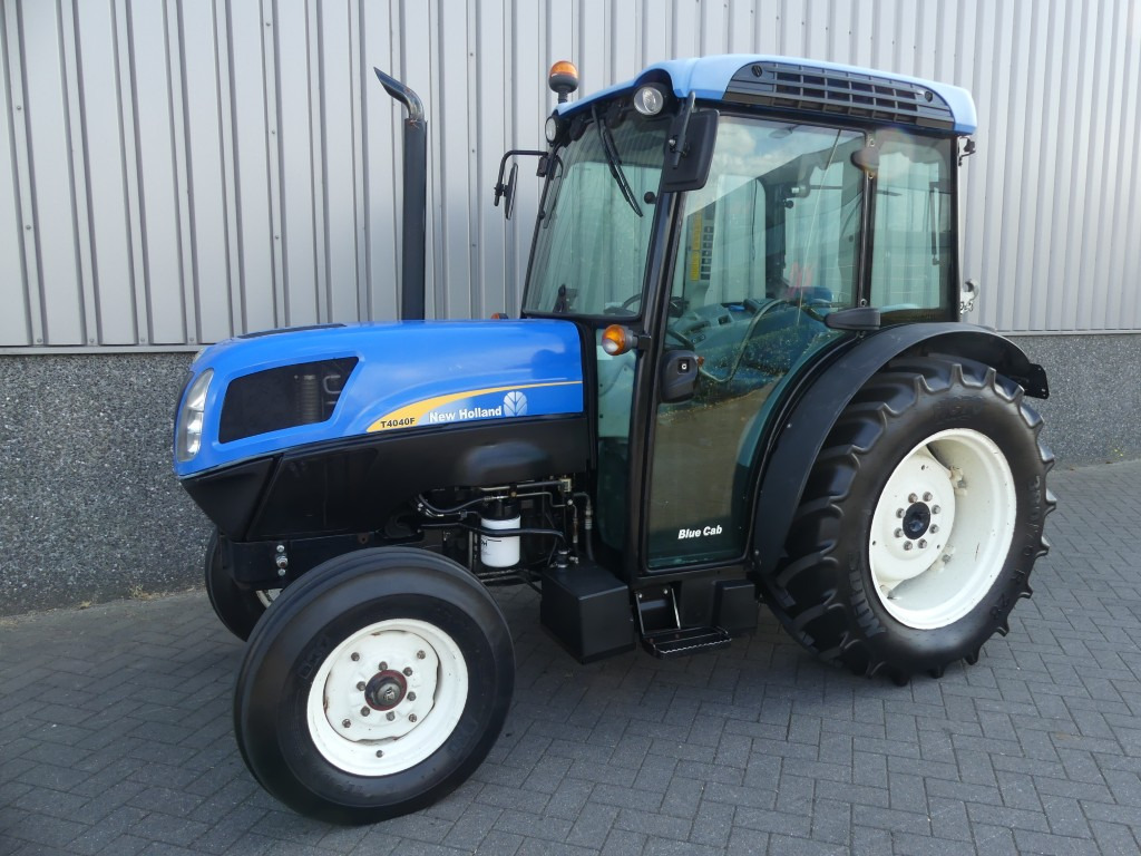 NEW HOLLAND T4040F - Compact tractor: picture 1 NEW HOLLAND T4040F - Compact tractor: picture 1