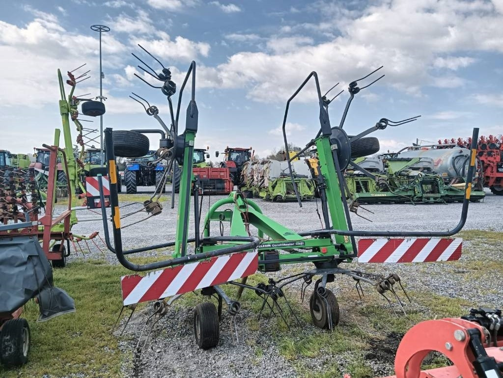 Deutz-fahr 5521  - Bale wrapper: picture 2 Deutz-fahr 5521  - Bale wrapper: picture 2