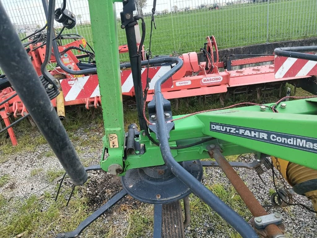 Deutz-fahr 5521  - Bale wrapper: picture 5 Deutz-fahr 5521  - Bale wrapper: picture 5