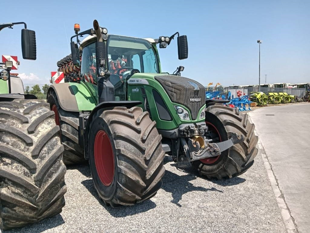 Farm tractor Fendt 718 Vario: picture 1
