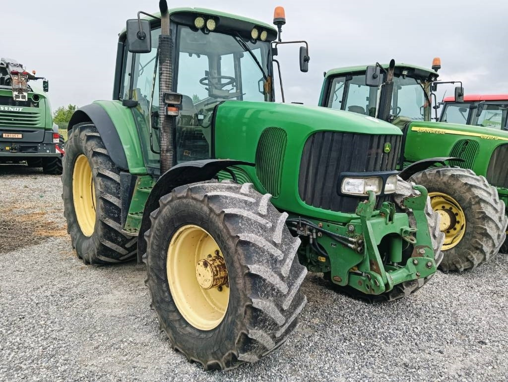 John Deere 6820 - Farm tractor: picture 1 John Deere 6820 - Farm tractor: picture 1