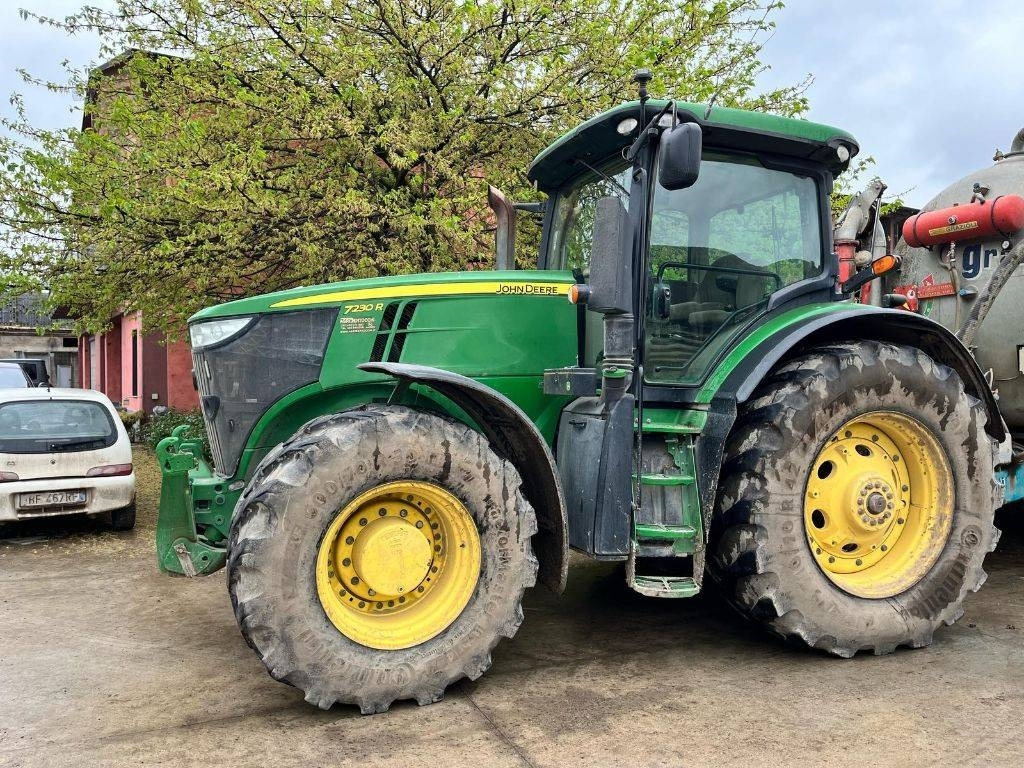 John Deere 7230 R - Farm tractor: picture 2 John Deere 7230 R - Farm tractor: picture 2