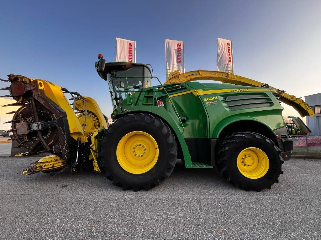 John Deere 8800 - Forage harvester: picture 2 John Deere 8800 - Forage harvester: picture 2