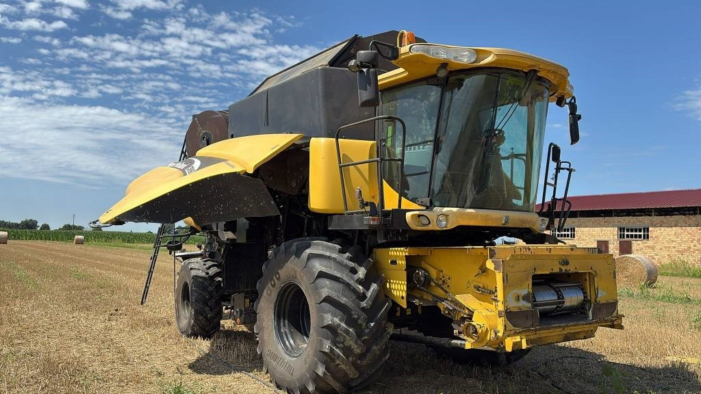 New Holland CR 960 - Combine harvester: picture 1 New Holland CR 960 - Combine harvester: picture 1