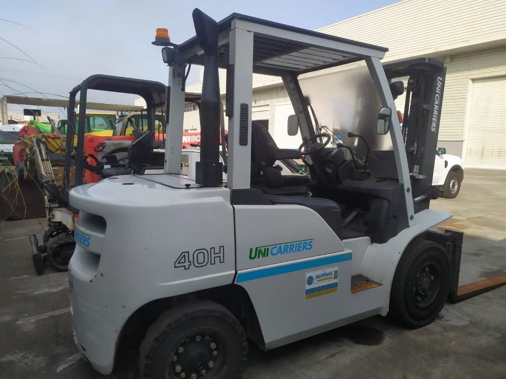 UniCarriers D1F4A40Q - Side loader: picture 2 UniCarriers D1F4A40Q - Side loader: picture 2