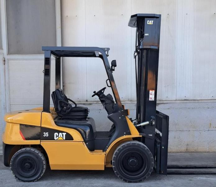 Caterpillar - Diesel forklift: picture 1 Caterpillar - Diesel forklift: picture 1