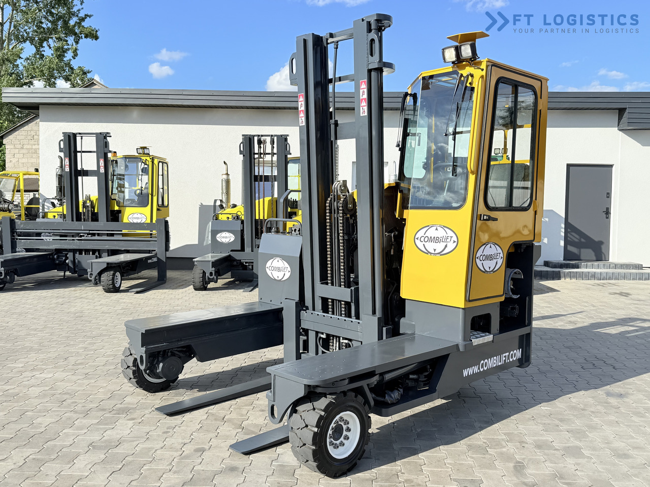COMBILIFT C4000 / GAS / DUPLEX - 4100MM / SIDE SHIFT / FREE LIFT / FULL HEATED CABIN / ONLY 4223 HOURS / CONDITION – LIKE NEW! - 4-way reach truck: picture 2 COMBILIFT C4000 / GAS / DUPLEX - 4100MM / SIDE SHIFT / FREE LIFT / FULL HEATED CABIN / ONLY 4223 HOURS / CONDITION – LIKE NEW! - 4-way reach truck: picture 2