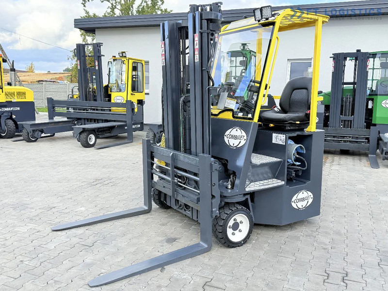 Combilift C3000CB / GAS / TRIPLEX 4900MM / FREE LIFT / FORK POSITIONER / SIDE SHIFT / EXCELLENT CONDITION / Wide range of four-way and sid - 4-way reach truck: picture 5 Combilift C3000CB / GAS / TRIPLEX 4900MM / FREE LIFT / FORK POSITIONER / SIDE SHIFT / EXCELLENT CONDITION / Wide range of four-way and sid - 4-way reach truck: picture 5