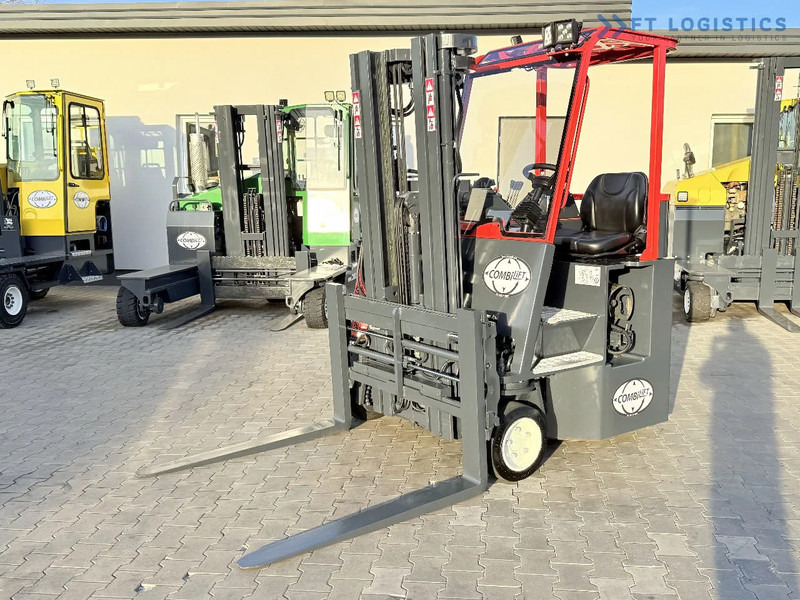 Combilift C3000CB / GAS / TRIPLEX 4900MM / FREE LIFT / SIDE SHIFT / FORK POSITIONER / EXCELLENT CONDITION / Wide range of four-way and sid - 4-way reach truck: picture 4 Combilift C3000CB / GAS / TRIPLEX 4900MM / FREE LIFT / SIDE SHIFT / FORK POSITIONER / EXCELLENT CONDITION / Wide range of four-way and sid - 4-way reach truck: picture 4