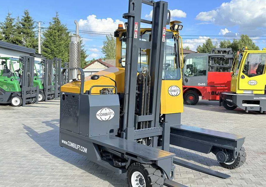 Combilift C4000 / GAS / DUPLEX - 4100MM / SIDE SHIFT / FREE LIFT / FULL HEATED CABIN / ONLY 4223 HOURS / CONDITION – LIKE NEW! - 4-way reach truck: picture 4 Combilift C4000 / GAS / DUPLEX - 4100MM / SIDE SHIFT / FREE LIFT / FULL HEATED CABIN / ONLY 4223 HOURS / CONDITION – LIKE NEW! - 4-way reach truck: picture 4