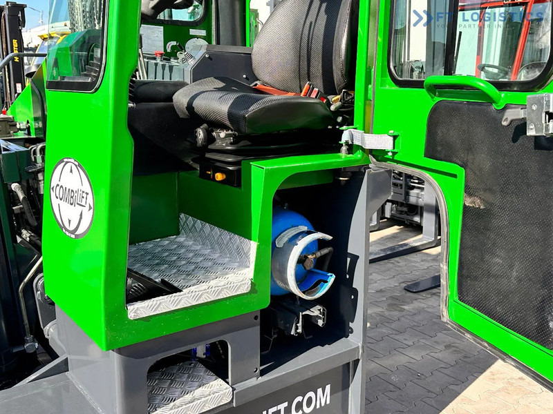 Combilift C4000 / LPG / DUPLEX / 4500MM / FREE LIFT / LIKE NEW C4000 / LPG / DUPLEX / 4500MM / FREE LIFT / LIKE NEW - 4-way reach truck: picture 5 Combilift C4000 / LPG / DUPLEX / 4500MM / FREE LIFT / LIKE NEW C4000 / LPG / DUPLEX / 4500MM / FREE LIFT / LIKE NEW - 4-way reach truck: picture 5