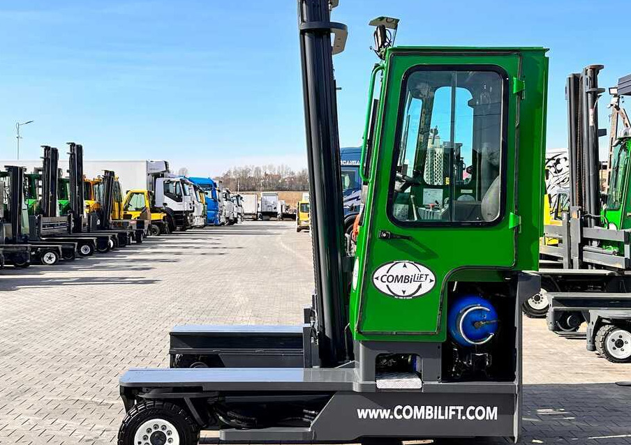 Combilift C4000 / LPG / DUPLEX / 4500MM / FREE LIFT / LIKE NEW - 4-way reach truck: picture 3 Combilift C4000 / LPG / DUPLEX / 4500MM / FREE LIFT / LIKE NEW - 4-way reach truck: picture 3
