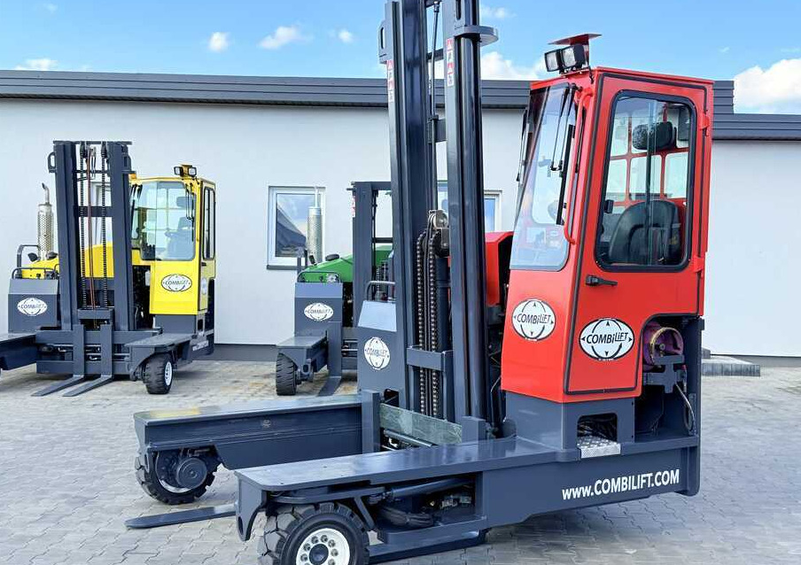 Combilift C4500 / LPG / DUPLEX - 4500MM / FORK POSITIONER / FREE LIFT / FULL CABIN / ONLY 6,178 HOURS / CONDITION – LIKE NEW! - 4-way reach truck: picture 2 Combilift C4500 / LPG / DUPLEX - 4500MM / FORK POSITIONER / FREE LIFT / FULL CABIN / ONLY 6,178 HOURS / CONDITION – LIKE NEW! - 4-way reach truck: picture 2