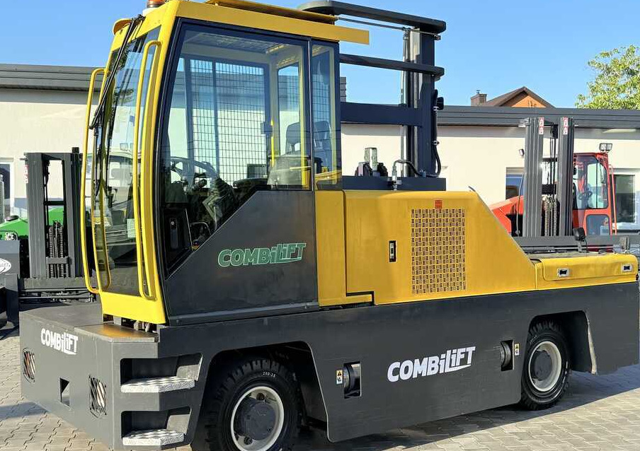 Combilift C5000FSL / DIESEL / DUPLEX - 4000MM / FREE-LIFT / CABIN / A wide range of four-way and side loaders, tailored to diverse needs and applications. - Side loader: picture 2 Combilift C5000FSL / DIESEL / DUPLEX - 4000MM / FREE-LIFT / CABIN / A wide range of four-way and side loaders, tailored to diverse needs and applications. - Side loader: picture 2