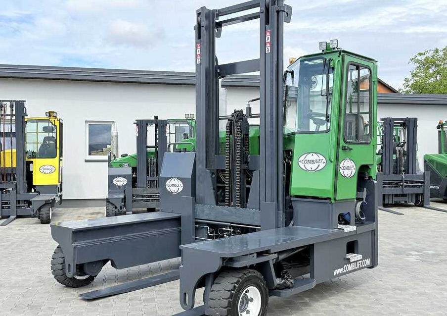 Combilift C8000 / GAS / DUPLEX - 4700MM / FORK POSITIONER / FREE LIFT / FULL HEATED CABIN / ONLY 5141H / CONDITION – LIKE NEW! - 4-way reach truck: picture 1 Combilift C8000 / GAS / DUPLEX - 4700MM / FORK POSITIONER / FREE LIFT / FULL HEATED CABIN / ONLY 5141H / CONDITION – LIKE NEW! - 4-way reach truck: picture 1