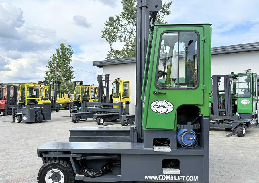 Combilift C8000 / GAS / DUPLEX - 4700MM / FORK POSITIONER / FREE LIFT / FULL HEATED CABIN / ONLY 5141H / CONDITION – LIKE NEW! - 4-way reach truck: picture 2 Combilift C8000 / GAS / DUPLEX - 4700MM / FORK POSITIONER / FREE LIFT / FULL HEATED CABIN / ONLY 5141H / CONDITION – LIKE NEW! - 4-way reach truck: picture 2