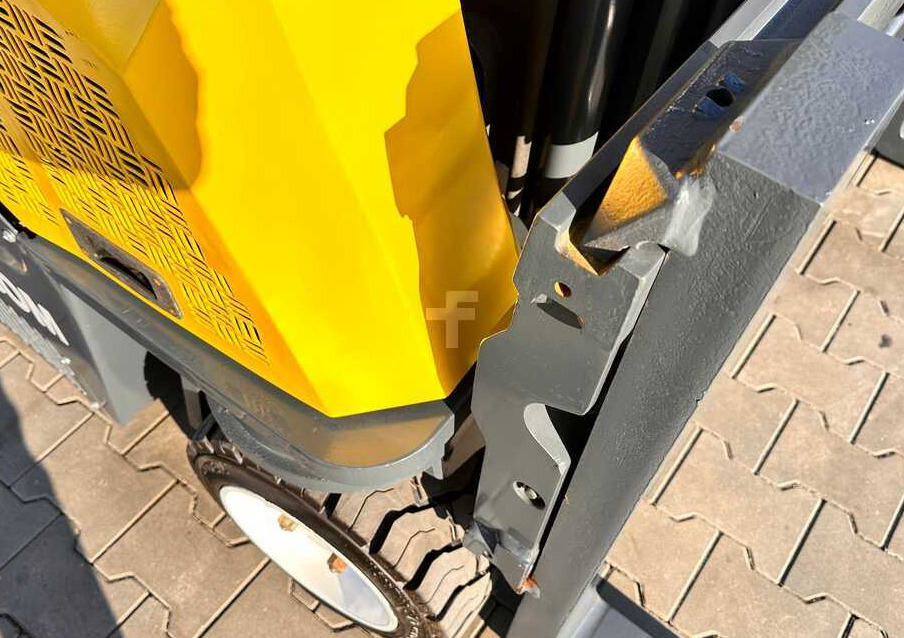 4-way reach truck Combilift CB3000 / LPG / DUPLEX / 4000MM / FREE LIFT / NEW BAND TIRES / LIKE NEW: picture 16