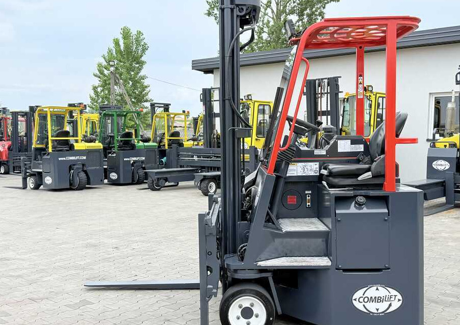 Combilift Combilift C3000CB – TRIPLEX 6000mm – Year 2016 / Only 2,161 hours / Free Lift / Fork Positioner / Diesel - 4-way reach truck: picture 2 Combilift Combilift C3000CB – TRIPLEX 6000mm – Year 2016 / Only 2,161 hours / Free Lift / Fork Positioner / Diesel - 4-way reach truck: picture 2