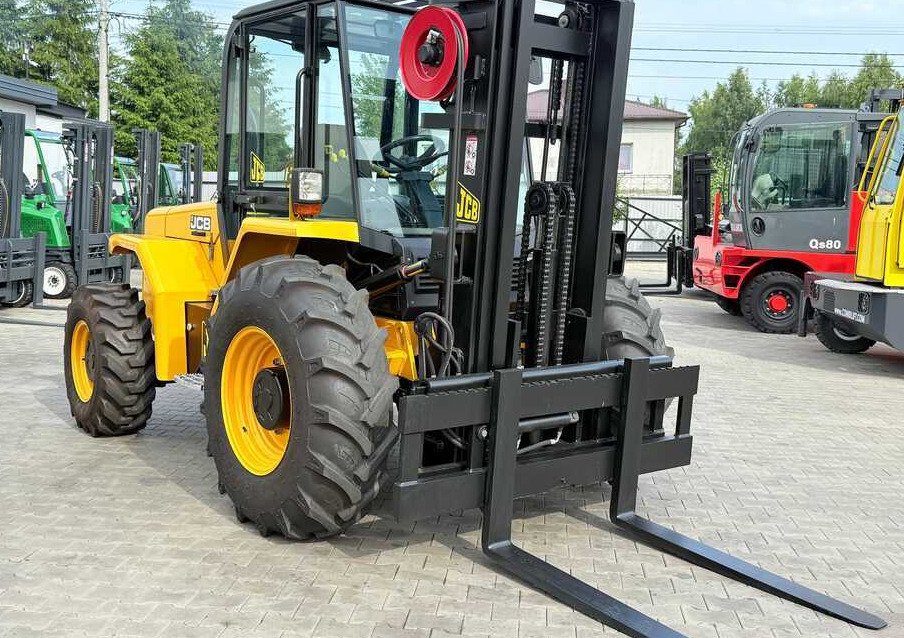 JCB 940 / DIESEL / TRIPLEX 4500MM / FORK POSITIONER / FORK SIDESHIFT / 4T / NEW TYRES / LIKE NEW - Rough terrain forklift: picture 5 JCB 940 / DIESEL / TRIPLEX 4500MM / FORK POSITIONER / FORK SIDESHIFT / 4T / NEW TYRES / LIKE NEW - Rough terrain forklift: picture 5