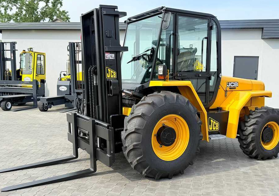 JCB 940 / DIESEL / TRIPLEX 4500MM / FORK POSITIONER / FORK SIDESHIFT / 4T / NEW TYRES / LIKE NEW - Rough terrain forklift: picture 2 JCB 940 / DIESEL / TRIPLEX 4500MM / FORK POSITIONER / FORK SIDESHIFT / 4T / NEW TYRES / LIKE NEW - Rough terrain forklift: picture 2