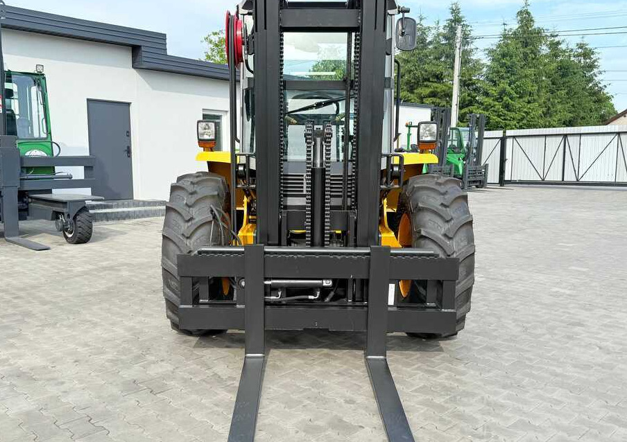 JCB 940 / DIESEL / TRIPLEX 4500MM / FORK POSITIONER / FORK SIDESHIFT / 4T / NEW TYRES / LIKE NEW - Rough terrain forklift: picture 4 JCB 940 / DIESEL / TRIPLEX 4500MM / FORK POSITIONER / FORK SIDESHIFT / 4T / NEW TYRES / LIKE NEW - Rough terrain forklift: picture 4