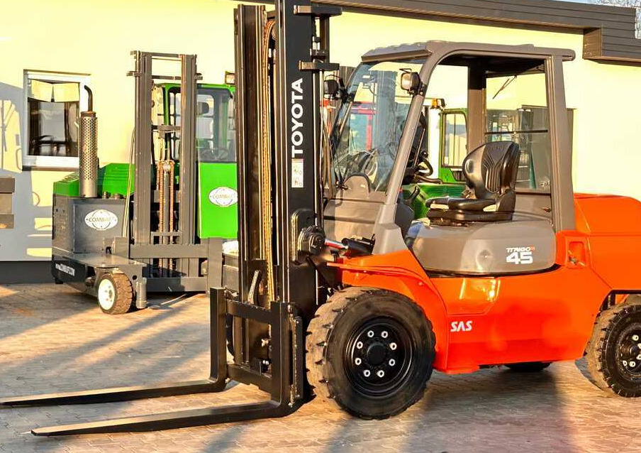Toyota 42-4FD40 / DIESEL / 4500KG / DUPLEX / FORKS 1400MM / WELL-MAINTAINED - Diesel forklift: picture 3 Toyota 42-4FD40 / DIESEL / 4500KG / DUPLEX / FORKS 1400MM / WELL-MAINTAINED - Diesel forklift: picture 3